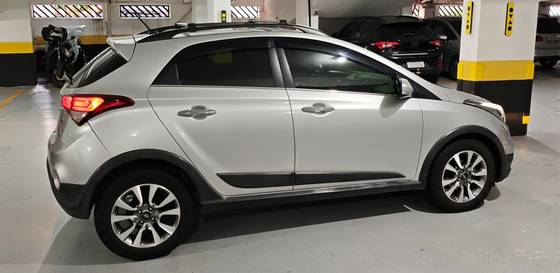 HYUNDAI HB20X 1.6 16V PREMIUM FLEX 4P AUTOMÁTICO